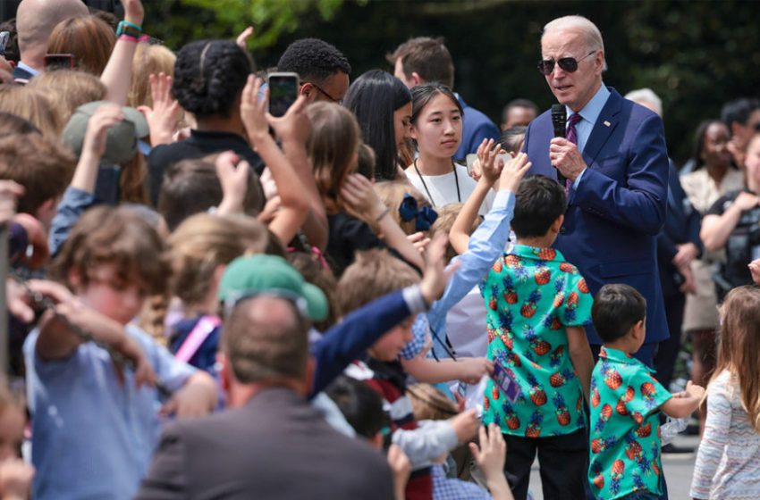  Un niño ayuda a Biden a recordar cuál fue el último país que visitó